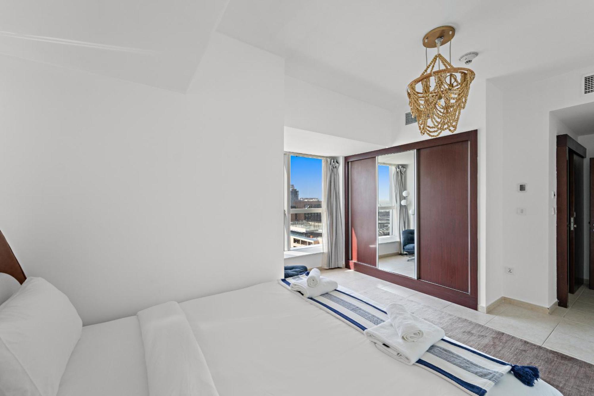 Vayk - Spacious 2 Bedroom In Marina Dubai