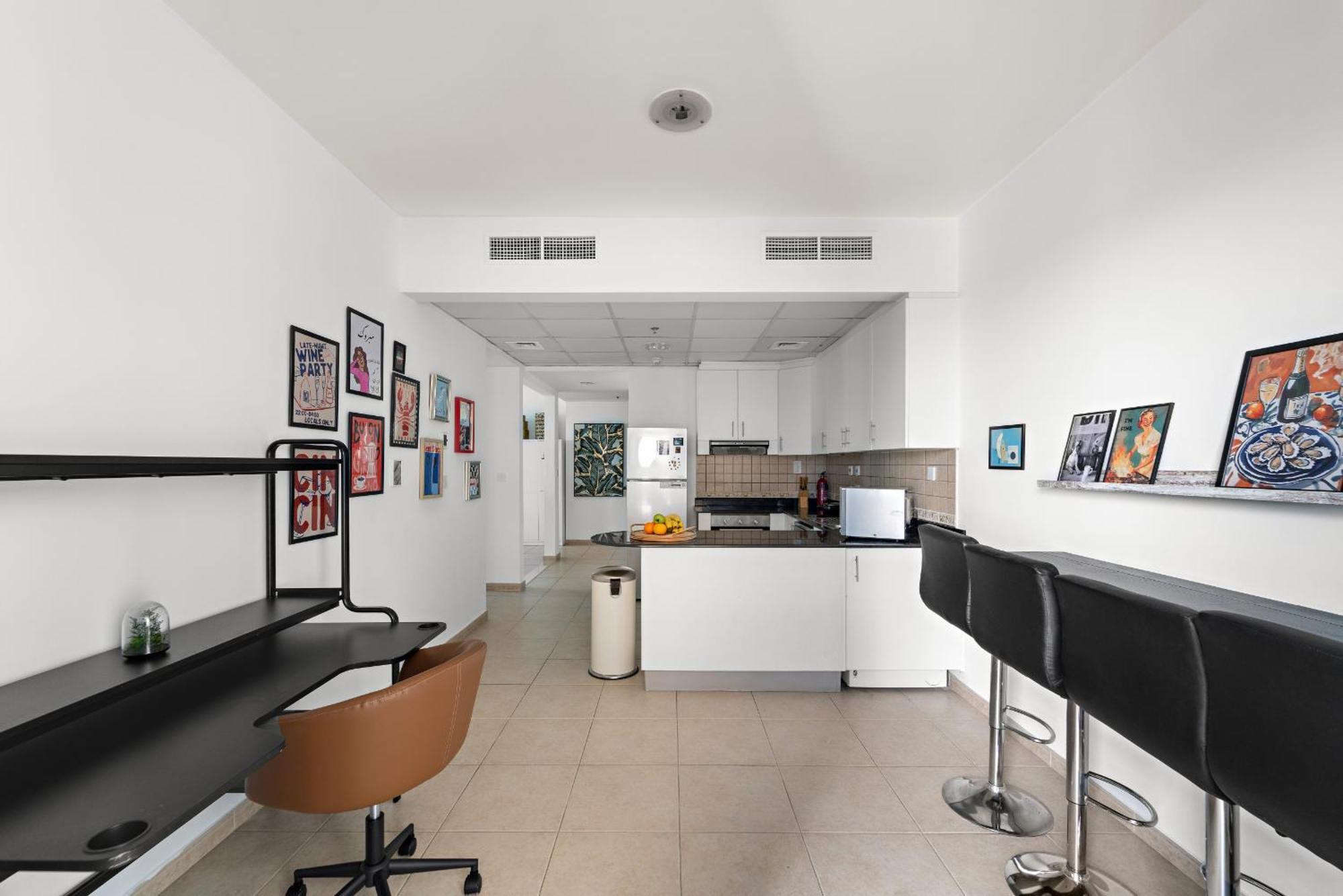 Vayk - Spacious 2 Bedroom In Marina Dubai
